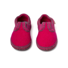 Living Kitzbühel Slippers T-Model with Crochet Decoration Fuchsia Toddler/Child